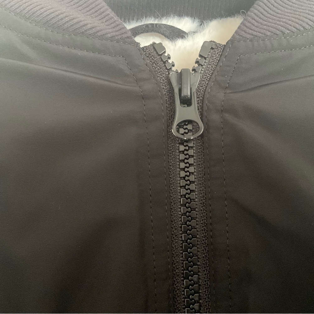 Alo Yoga Faux Fur Urbanite Bomber Jacket in Black/Ivory XS - Picture 8 of 16